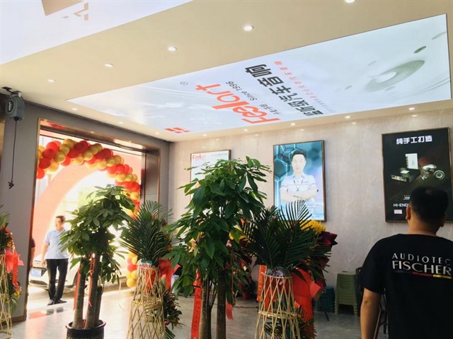 4、店内装修简洁大气.jpg