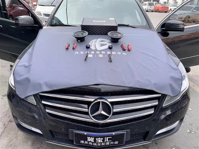 1.改装车型——奔驰R320.jpg