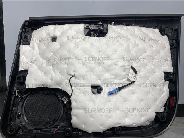 3门板饰盖第三层吸音，将残余的噪音处理掉.jpg