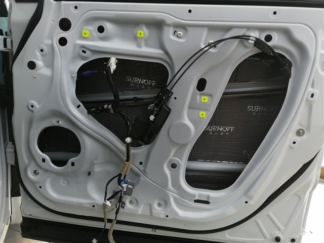 4.门板第一层SU300减震胶.jpg