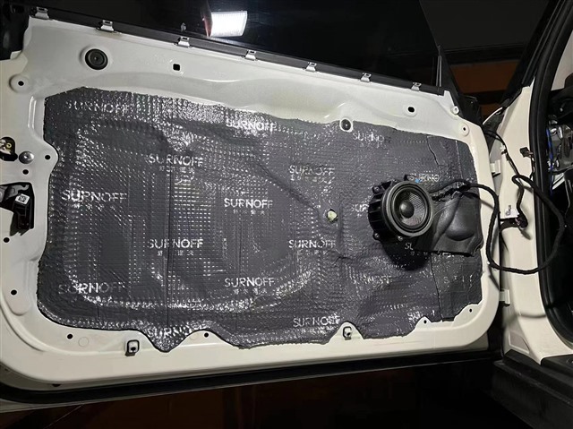3.门板使用SU300减震胶做第二层隔音处理.jpg