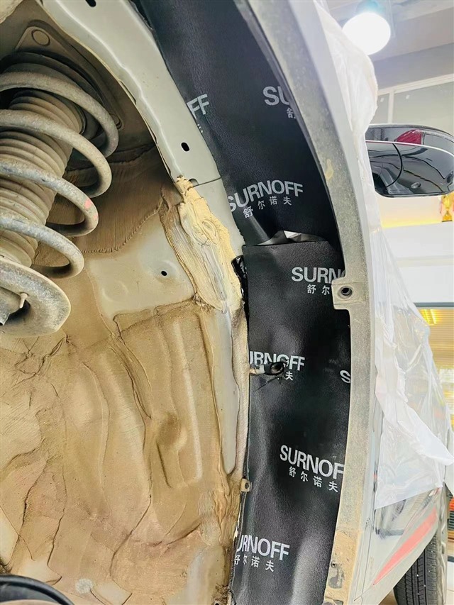 6.轮弧使用SU200减震胶+SO450T隔音垫进行双重隔音.jpg