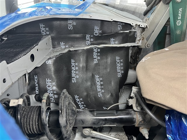 2.完成第一层隔音后，使用SO450T隔音垫进行第二层加强隔音，解决路噪.jpg
