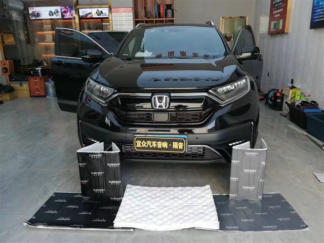 1661249555123878043.jpg 1.本田CRV与隔音材料合影.jpg