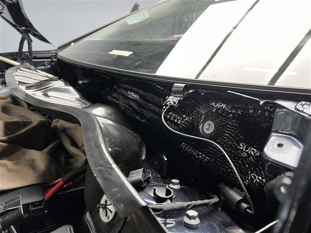 1665453467992785748.jpg 3.U型槽使用SU200减震胶.jpg