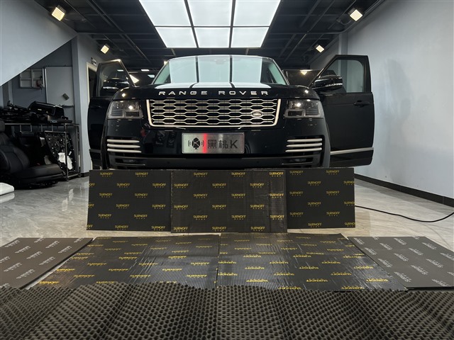 1.22款路虎揽胜与隔音材料合影.jpg