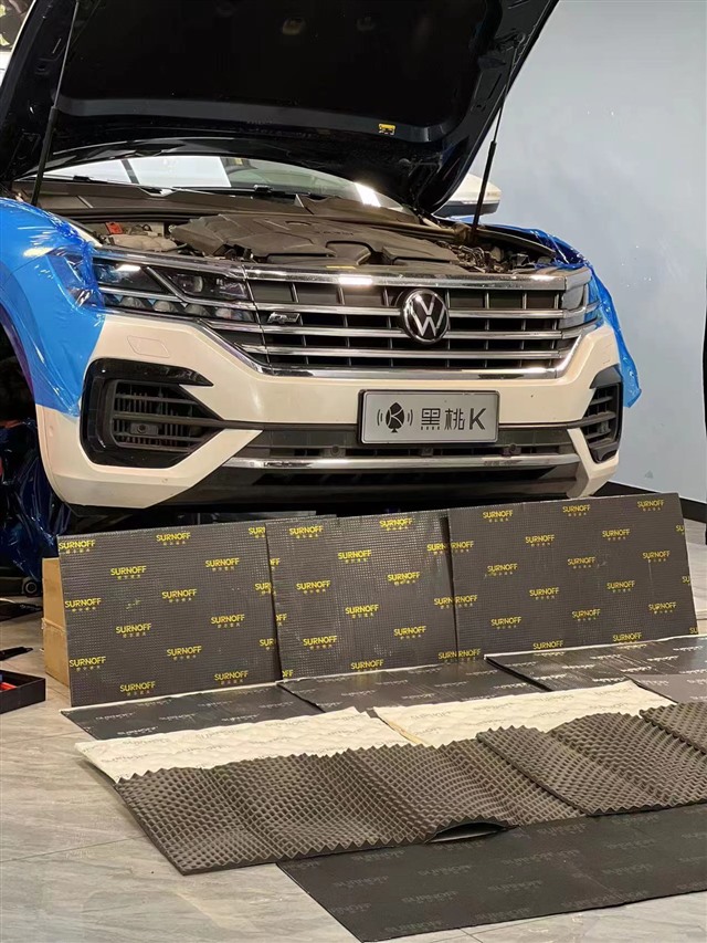 1666952034760108852.jpg 1.21款大众途锐与隔音材料合影.jpg
