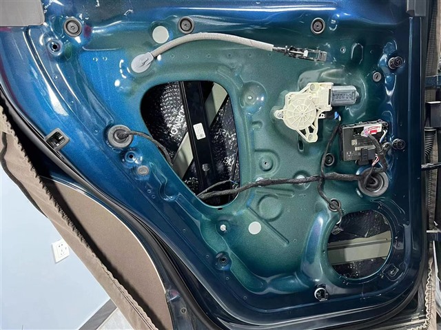 1666952041953812859.jpg 2.后门都一层隔音.jpg