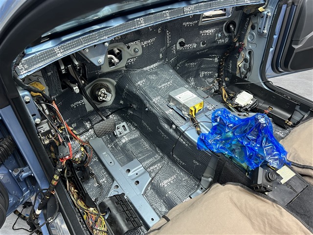 1668507403758871397.jpg 3.一层SU300减震胶.jpg