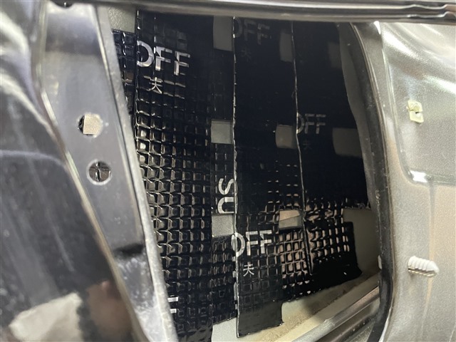 1670577429771647112.jpg 3-1从隔音细节可以看到,工艺非常精细,将隔音材料紧贴在门板内.jpg