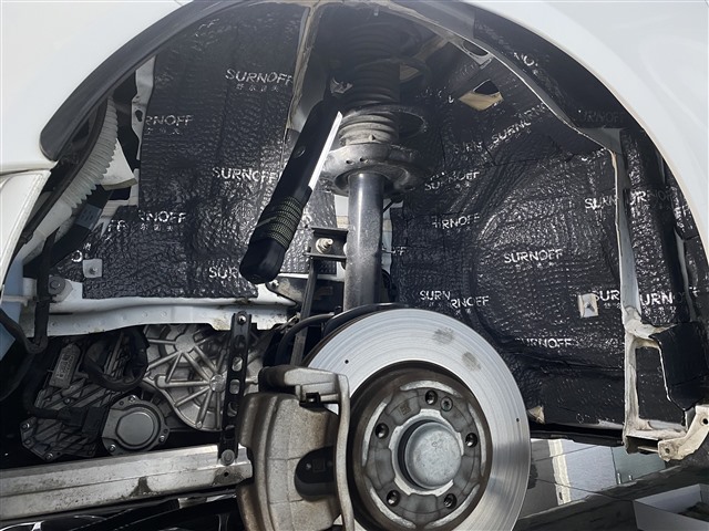 1671529575023021343.jpg 3.轮毂用SU300减震胶做第一层隔音处理.jpg