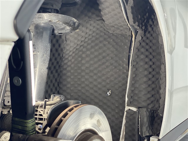 1671529621696826239.jpg 5.最后再贴上一层SR150的高弹棉,可以有效切断胎噪的传播途径1.jpg