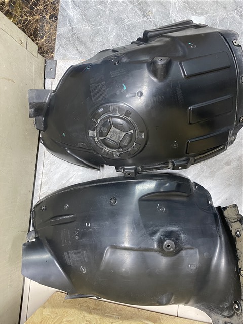 1671529632213069636.jpg 6.拆下来的叶子板用SU300减震胶+SR100白棉也做双层隔音处理,最大程度的抑制胎噪的产生和传递。有效降低声能的反射量,达到吸音降噪的作用。.jpg