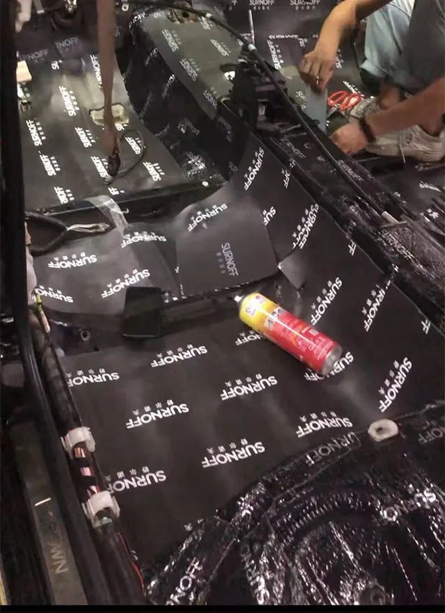 6.底盘第二层隔音，增强密闭性，防止各种噪音窜入，提高降噪效果.jpg