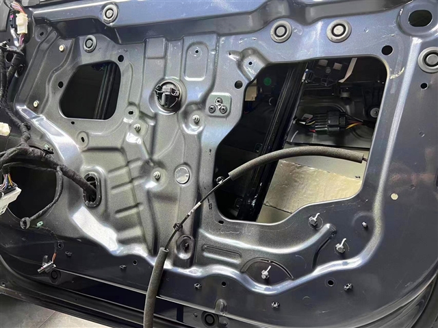 1701076218066629127.jpg 2.原车门板.jpg